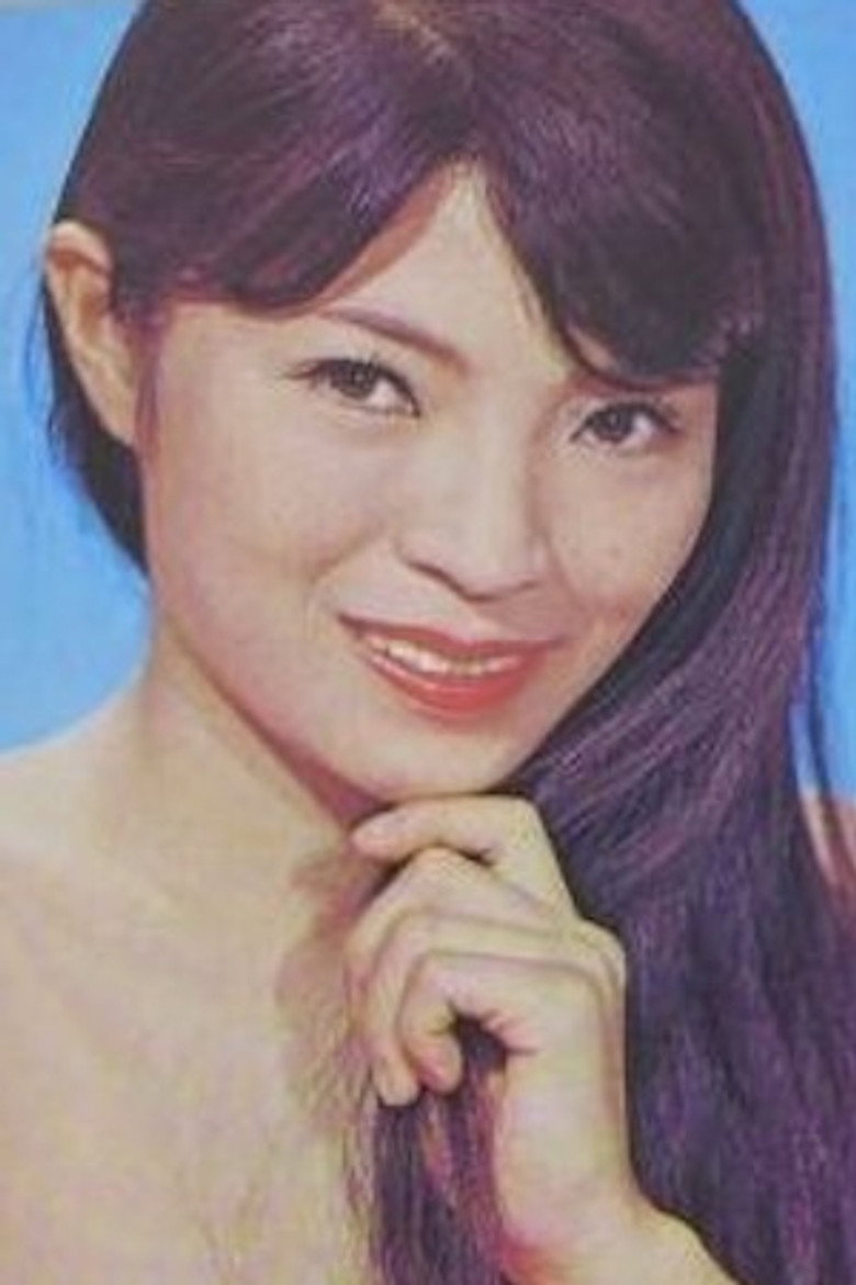 泉由里照片